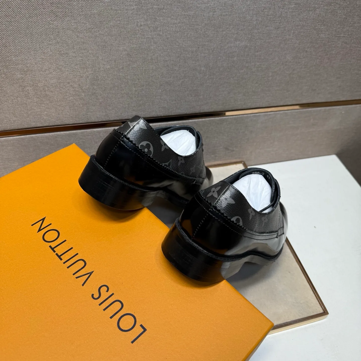 Men's men's shoes 💰pp500 [LV～] Men's casual formal leather shoes 2025z cabinet sales simultaneously 🔶Size: 38-44 #️⃣ 🔷2 colors🔜The upper is made of cowhide stitching ➕Cowhide lining, comfortable and breathable, sole: original comfortable and wear-resistant outsole, ⚠️real thing📱photographed🎬real thing is better📢📢📢